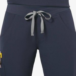 FIGS Kade Cargo Scrub Pant Dark Harbor M